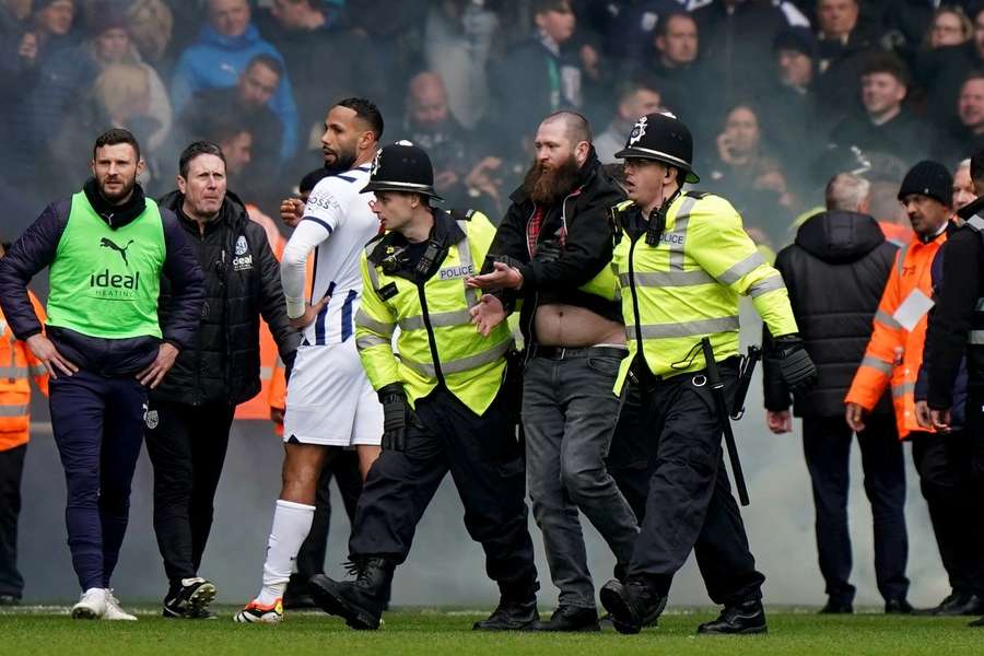 Seks fodboldfans anholdt i forbindelse med FA Cup-kamp