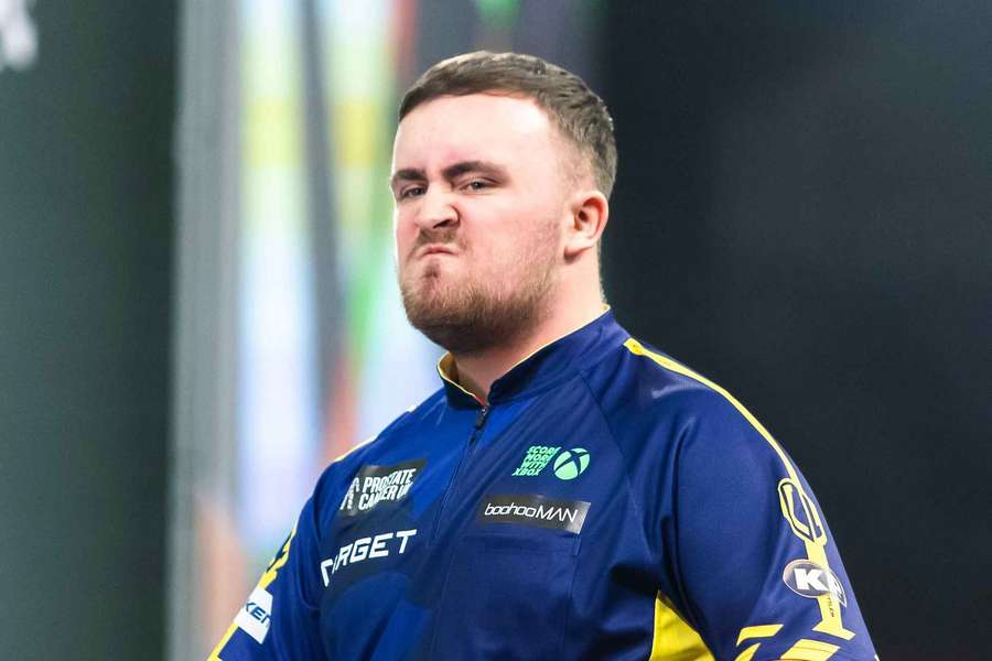 Luke Littler will mit nur 17 Jahren den größten Titel im Darts holen.