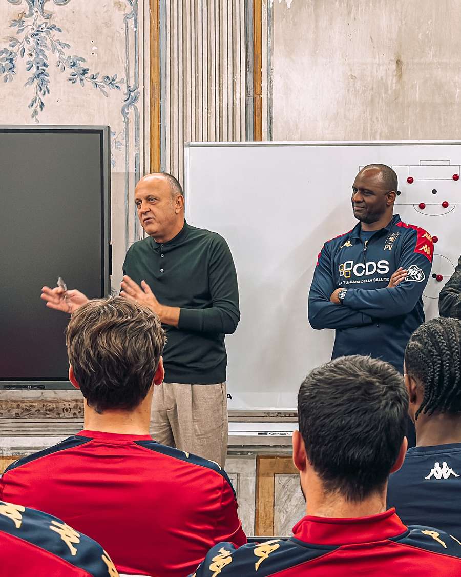 Dan Șucu, alături de Patrick Vieira, în vestiarul lui Genoa
