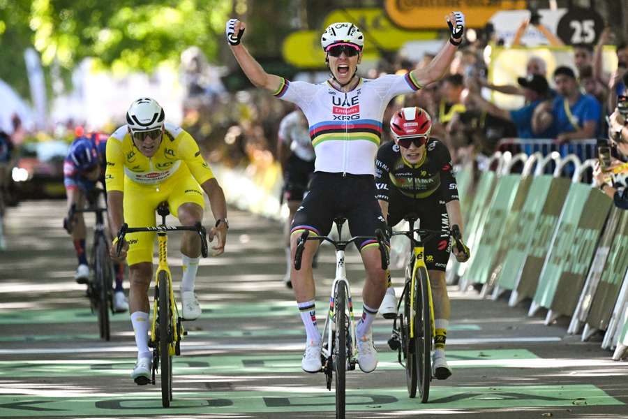 Tadej Pogačar v cíli čtvrté etapy Tour de France.