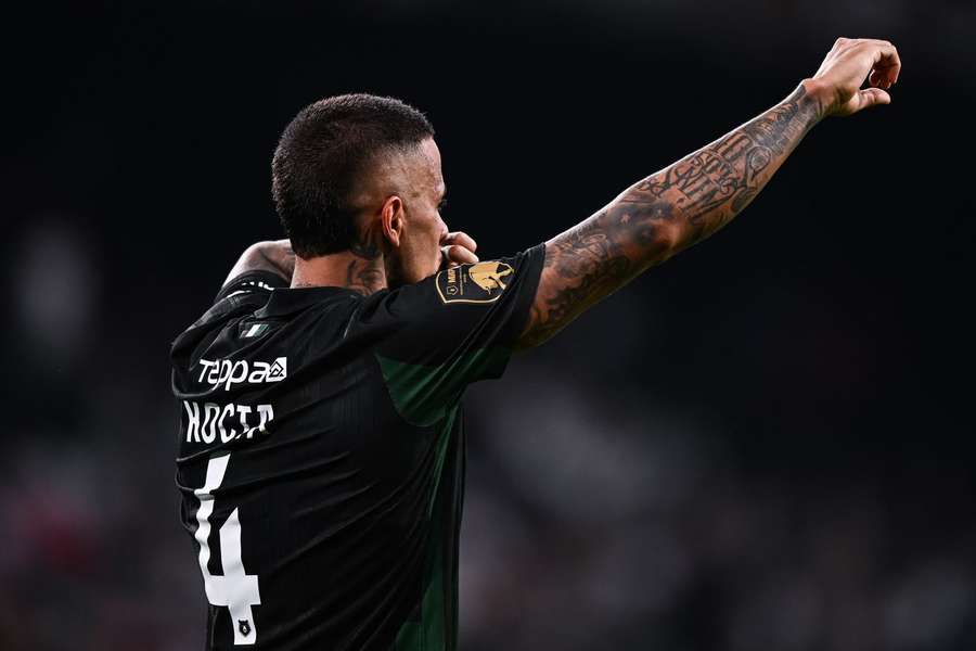 Diego instalou academia fora de casa para se adaptar mais rapidamente ao frio Diego instalou academia fora de casa para se adaptar mais rapidamente ao frio