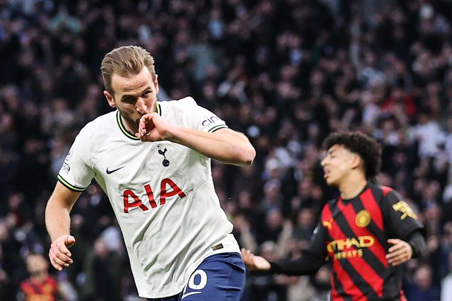 Kane fires Spurs to victory over title chasing Man City