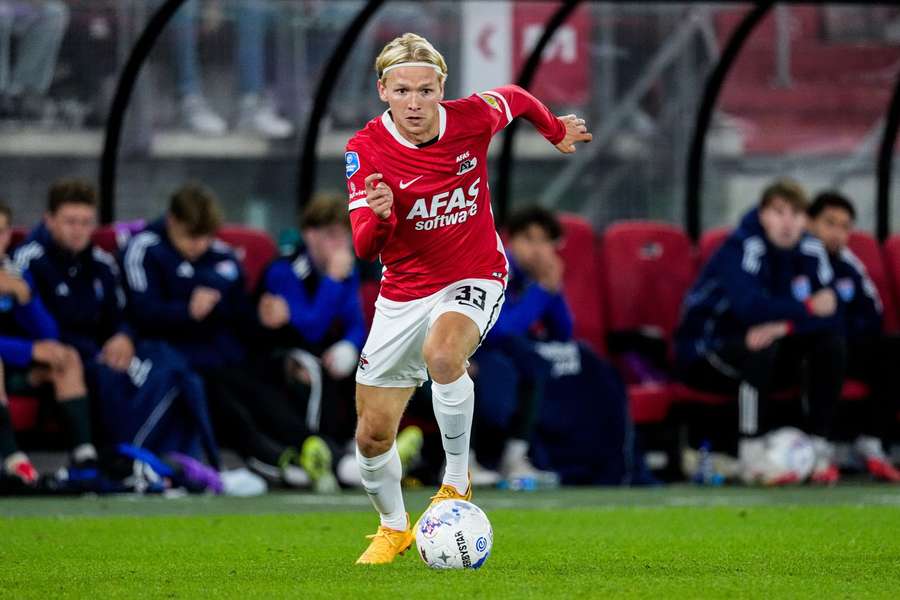 Matěj Šín začal etapu v AZ Alkmaar úspěšně.