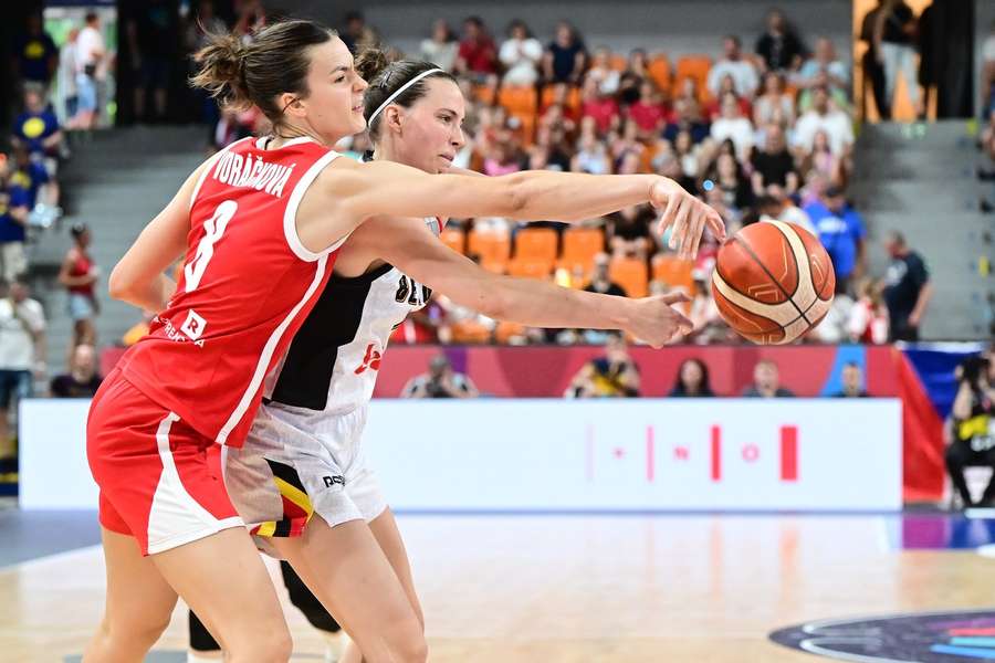 Veronika Voráčková je jednou ze zástupkyň USK Praha v sestavě, vítěze letošní Euroligy.