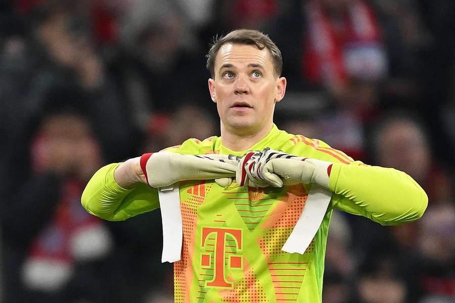 Com dor na costela, Neuer desfalca o Bayern