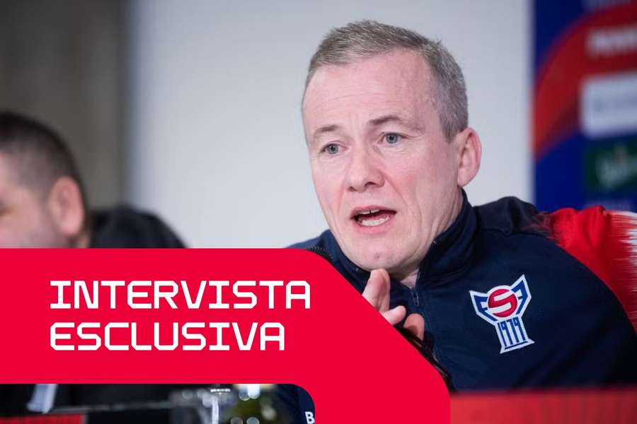 Eydun Klakstein in conferenza stampa prima della partita disputata contro la Repubblica Ceca