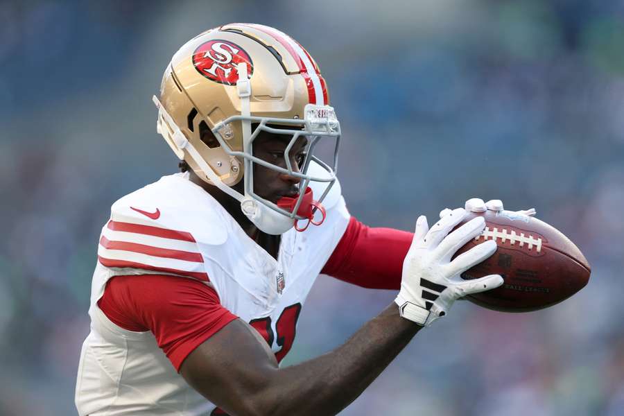 49ers' Brandon Aiyuk warming up prior to a game (2024)
