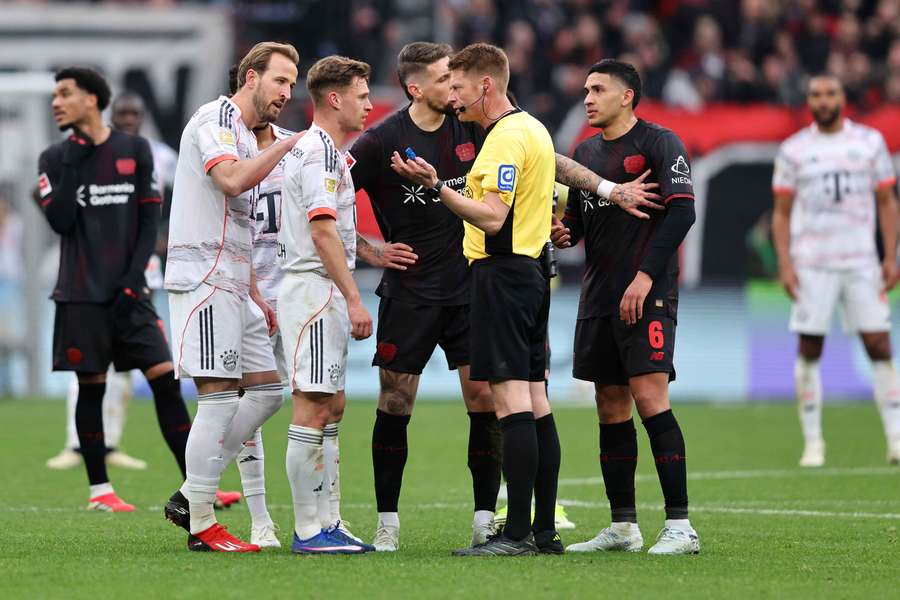 Szalony mecz w Leverkusen. Grający w dziewiątkę Bayern remisuje z Bayerem