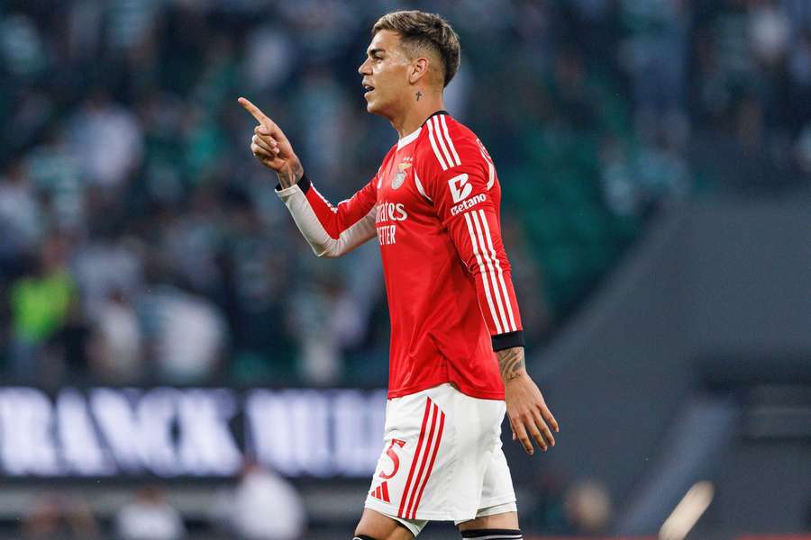 Enzo Barrenechea a disputé 43 matchs officiels avec Benfica Enzo Barrenechea a disputé 43 matchs officiels avec Benfica