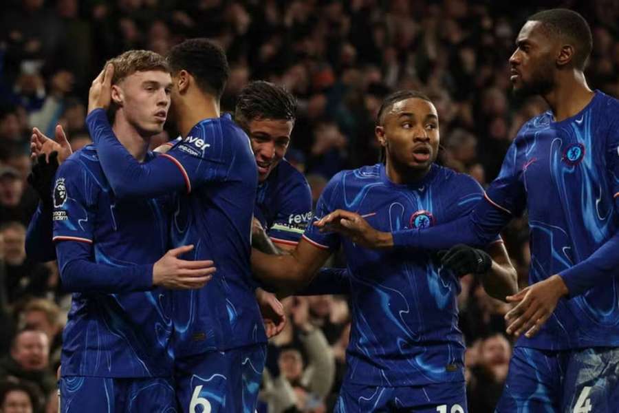 Chelsea po otočke v druhom polčase opäť patrí medzi vedúce kvarteto.