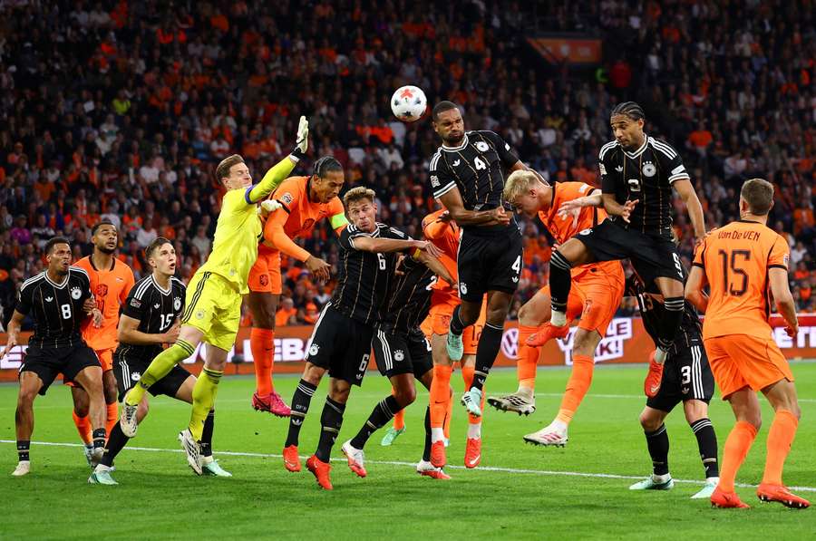Van Dijk hatte das vermeintliche 1:0 erzielt Van Dijk hatte das vermeintliche 1:0 erzielt