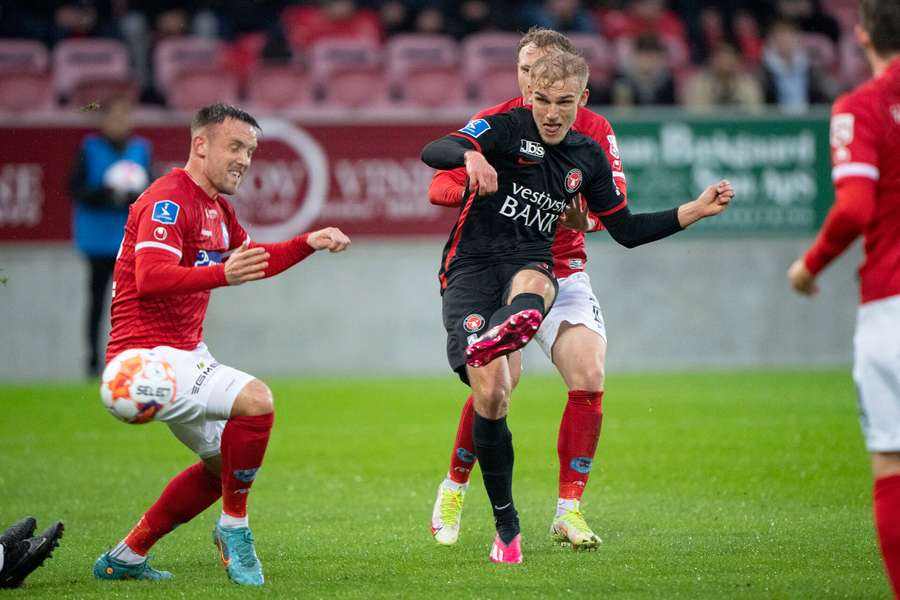 FCMs Gustav Isaksen scorer til 2-0 under superligakampen mellem FC Midtjylland og Silkeborg IF