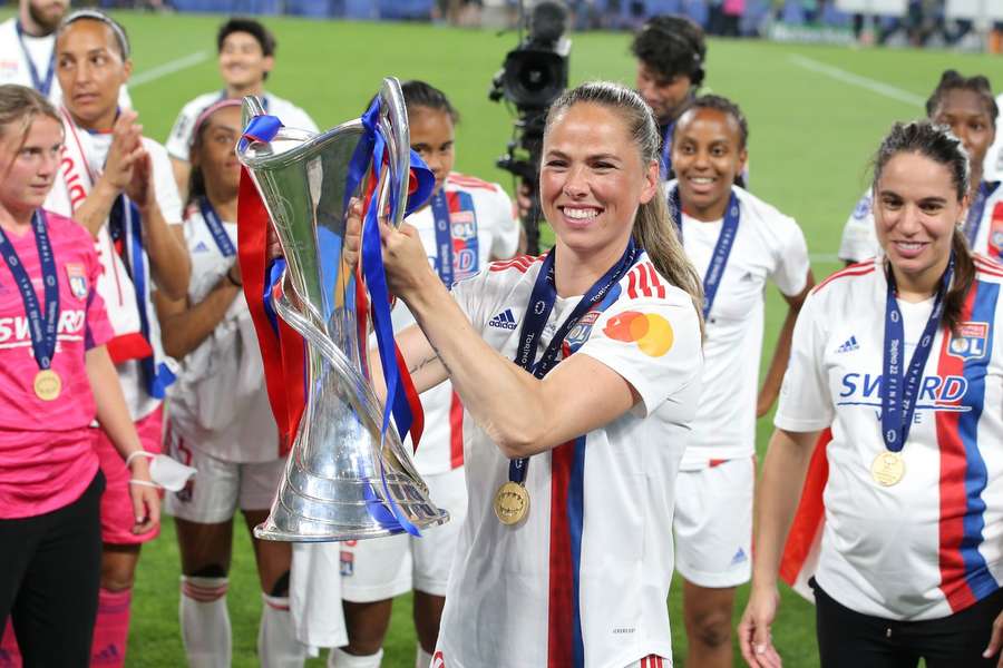 L'Islandaise Gunnarsdottir, enceinte en 2021, avait vu son salaire coupé par l'OL
