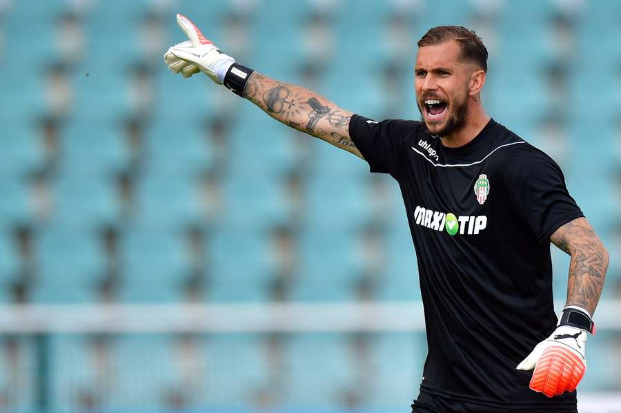 Vyšehrad angažoval dvojnásobného mistra ligy se Spartou, trenérem gólmanů je Milan Švenger. Vyšehrad angažoval dvojnásobného mistra ligy se Spartou, trenérem gólmanů je Milan Švenger.