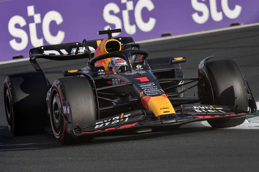 Verstappen foi o mais rápido na primeira sessão de treinos em Jeddah