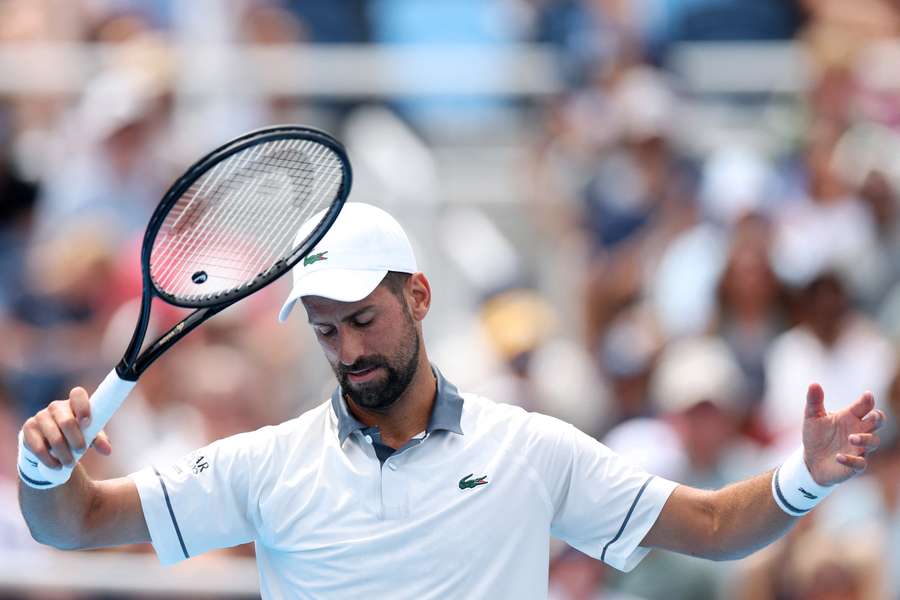 Novak Djokovic reage durante o seu encontro frente a Thiago Tirante Novak Djokovic reage durante o seu encontro frente a Thiago Tirante