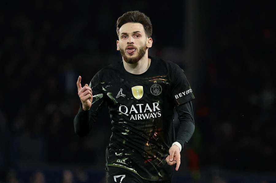 Kvaratskhelia celebrates his goal