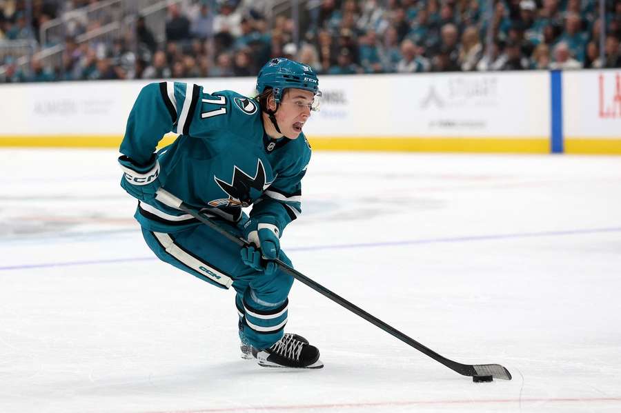 Macklin Celebrinis Debut Tænder Håb for San Jose Sharks’ Fremtid