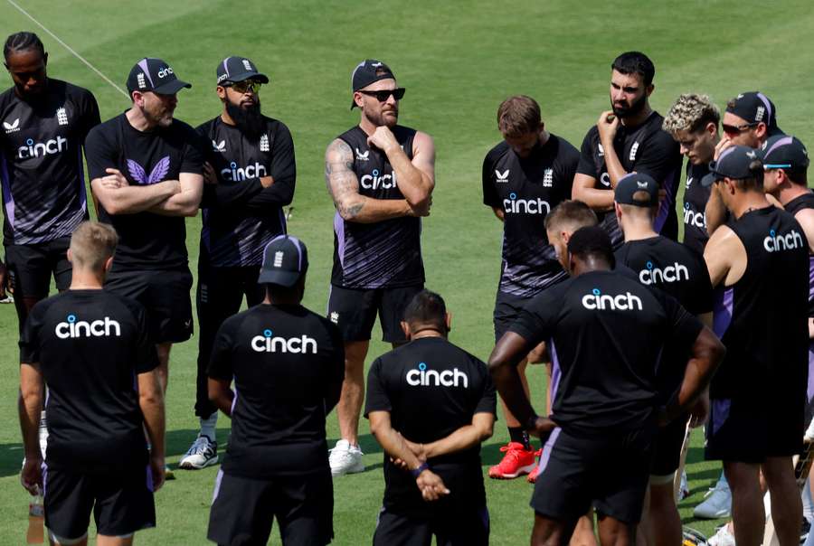 Brendon McCullum, centre, with the England squad in training