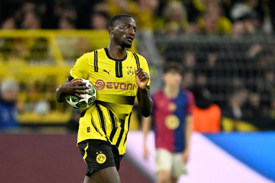 Guirassy fez um hat-trick para o Dortmund Guirassy fez um hat-trick para o Dortmund