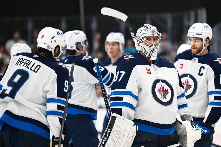 Jets zakończyli historyczną serię Blues, którzy przegrali po 12 wygranych z rzędu