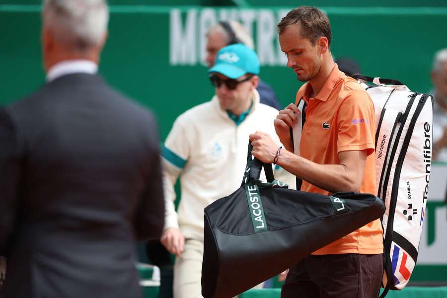Medvedev leaves the court after his defeat