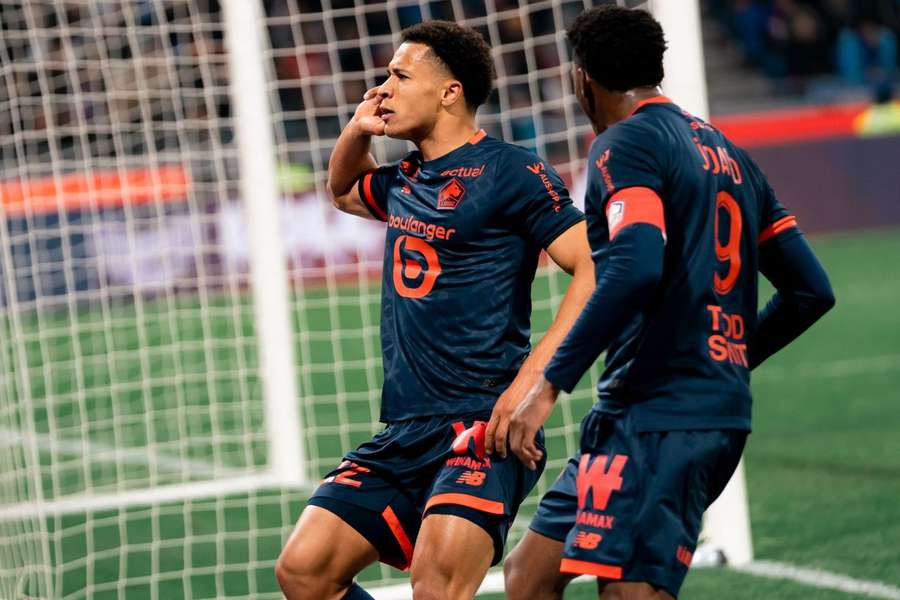 Tiago Santos festejou pelo Lille com um grande golo