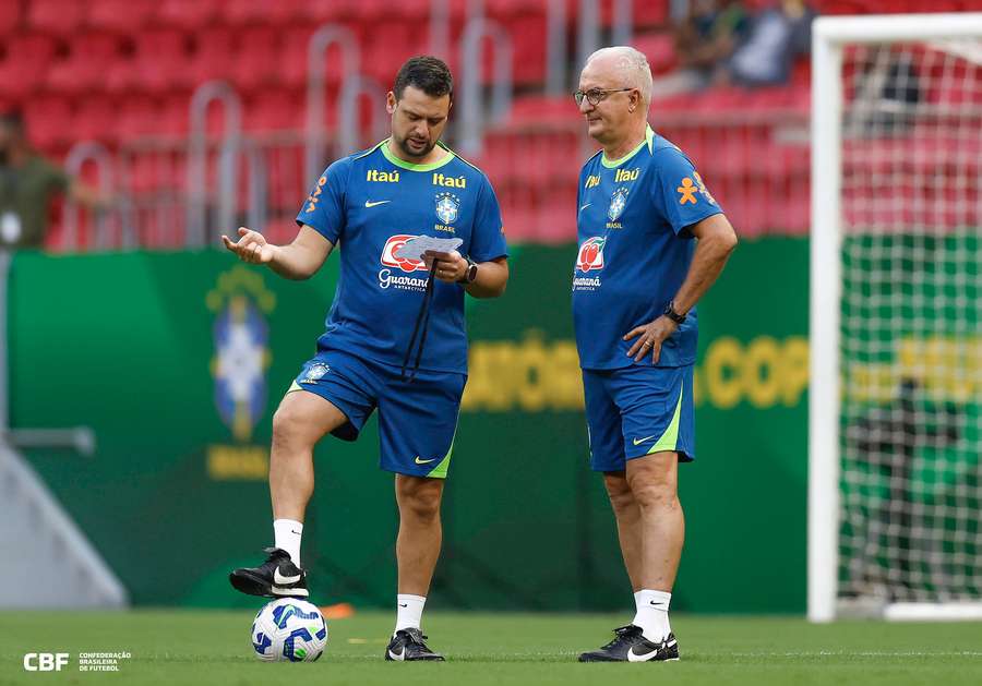 Dorival Júnior durante atividade da Seleção Brasileira no estádio Mané Garrincha Dorival Júnior durante atividade da Seleção Brasileira no estádio Mané Garrincha