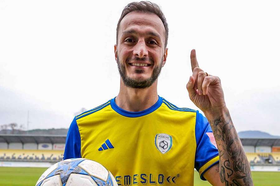 Schirtladze je novou tvárou Pohronia.