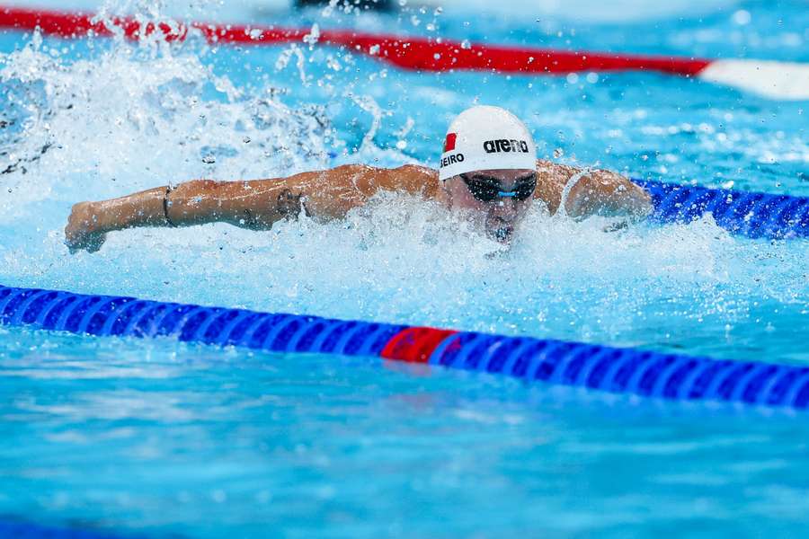 Diogo Ribeiro na piscina de Paris