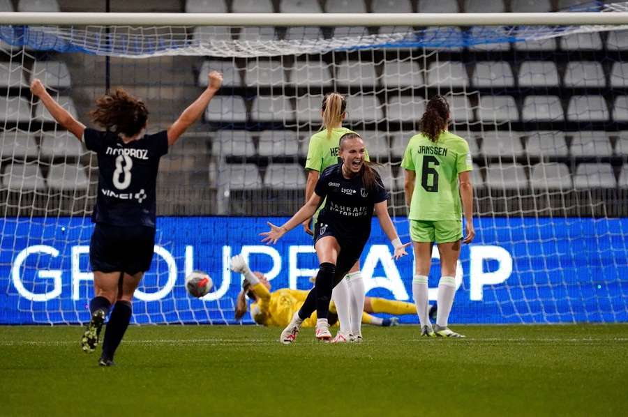 Julie Dufour fez um grande jogo pelo Paris FC e assinou o terceiro golo