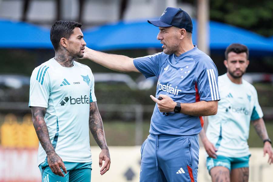 Dudu volta a treinar sob o comando de Leonardo Jardim