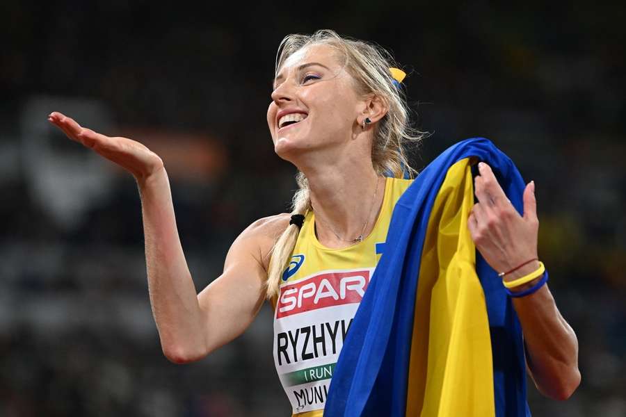 Anna Ryzhykova nadat ze derde werd op de 400 m hordelopen op het EK in München op 19 augustus 2022