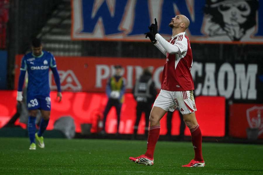 Ajorque voit double, l’OM coule à Brest pour la première de Beye