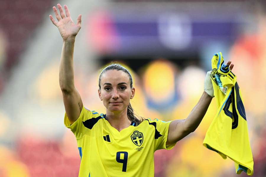 Kosovare Asllani, 200 partidos con Suecia