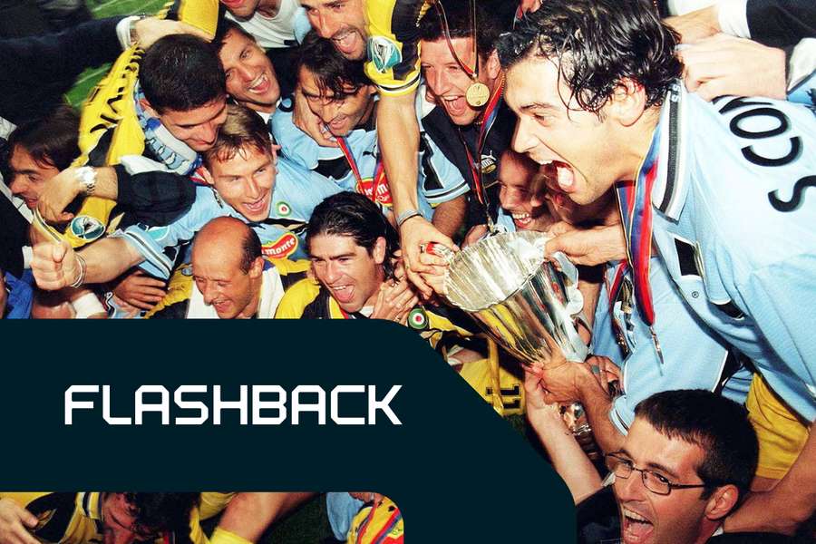 La gioia biancoceleste a fine partita con il trofeo