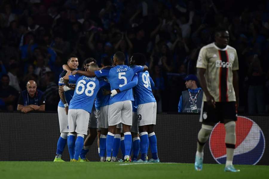 Napoli comemora jornada perfeita na Champions e volta a golear o Ajax