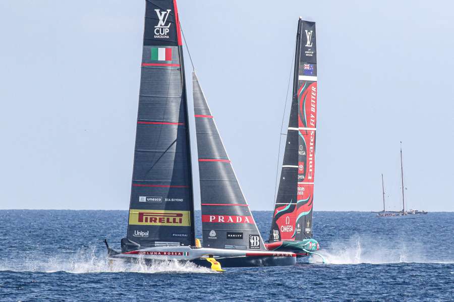 Luna Rossa in acqua