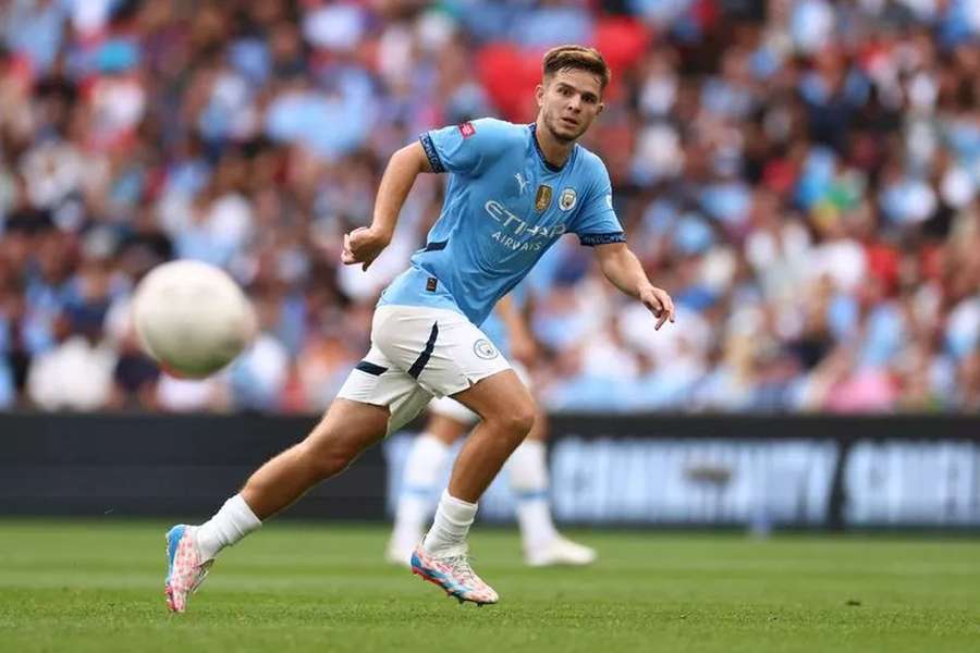 James McAtee pode deixar o Manchester City em janeiro