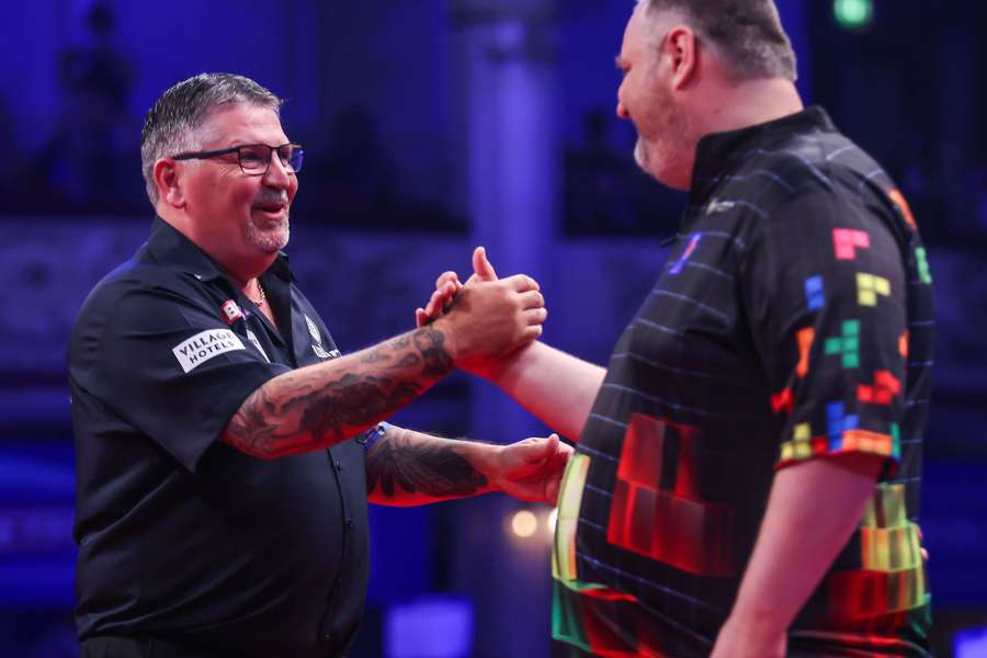 Joyce congratulates Anderson after their match Joyce congratulates Anderson after their match