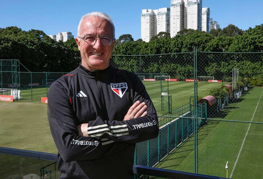 Dorival assinou com o São Paulo até o fim de 2024