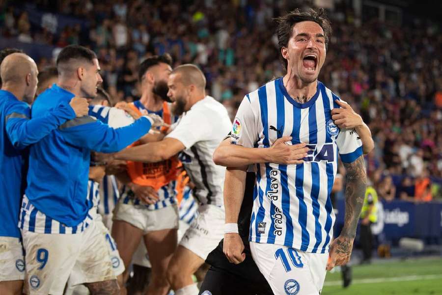 Alavés se juntará a Granada e Las Palmas na primeira divisão