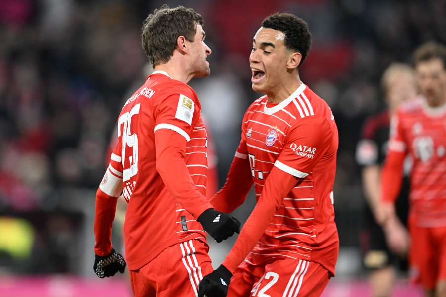 Musiala festejou um golo em dia de aniversário a passe de Muller
