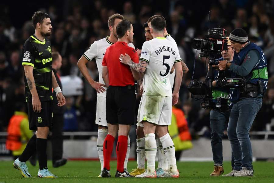 Champions League, VAR protagonista a Londra e Madrid. Tutto facile per il Bayern Monaco