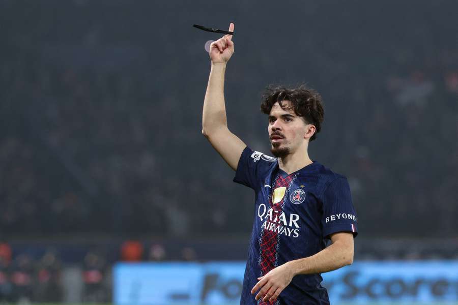 O médio Vitinha é rei das assistências na Ligue 1 2025/26, com sete passes para golo