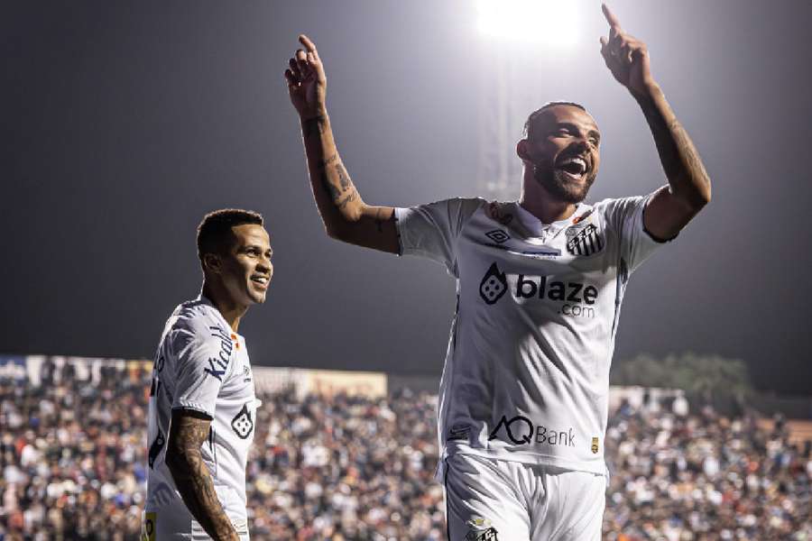 Guilherme foi o destaque da noite com um gol e uma assistência 