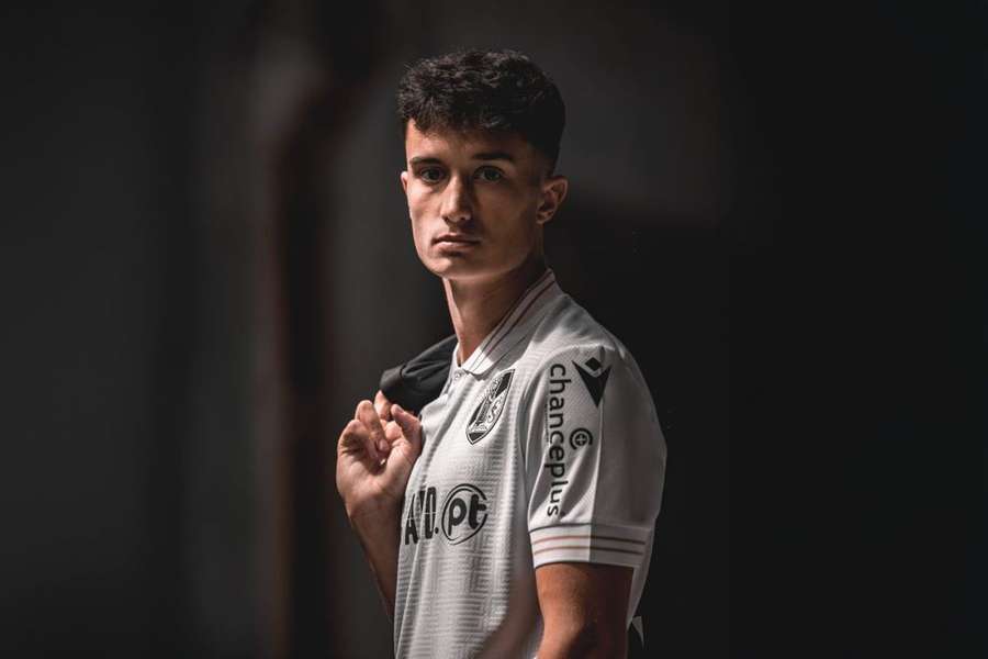 Matija Mitrovic é reforço do Vitória SC