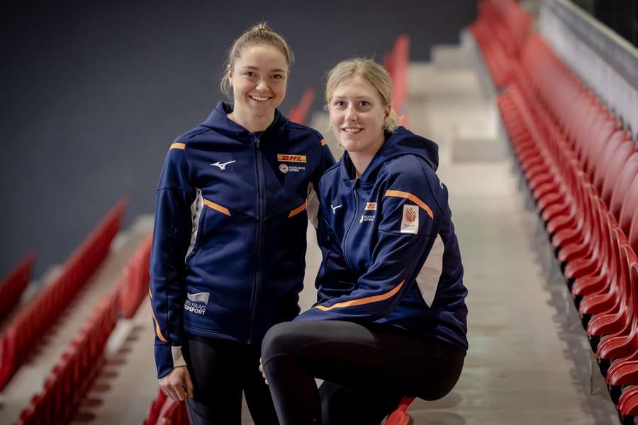 Beachvolleybalsters Emi van Driel en Brecht Piersma hebben bij de Europese kampioenschappen in Wenen de kwartfinales gehaald