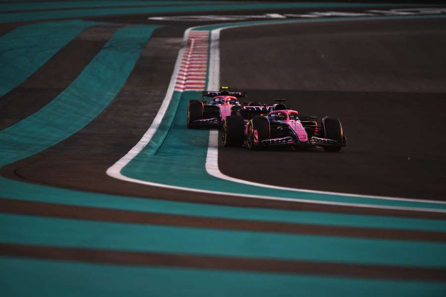 Les Alpine à Abou Dhabi.