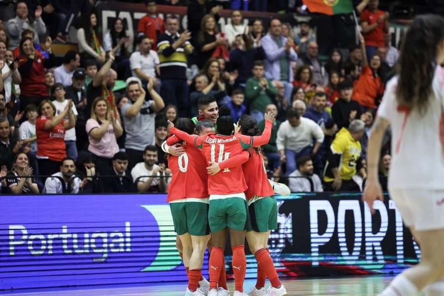 Seleção feminina vence Espanha Seleção feminina vence Espanha